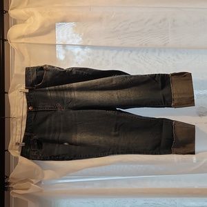 1822 Denin distressed capri jeans.